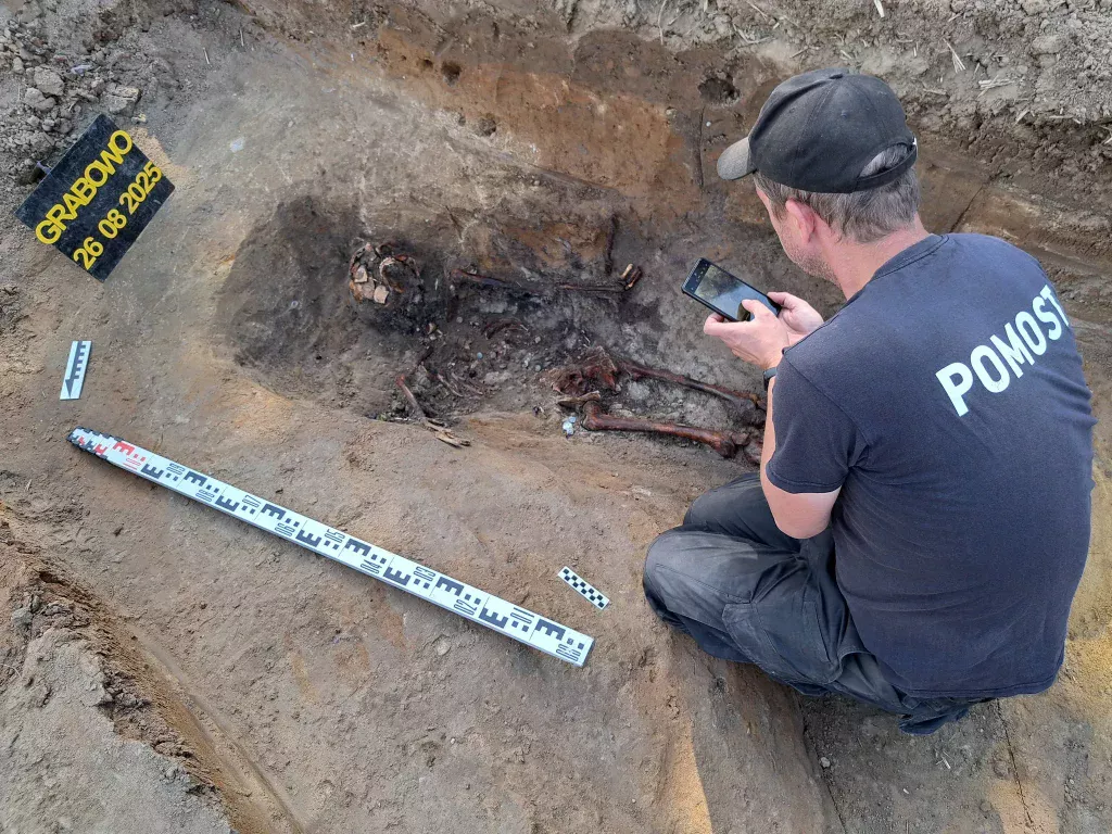 Jeho hrob bol objavený v Poľsku. Archeológovia: bol ubité na smrť
