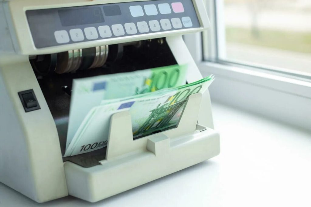 Čo je to sporiaci účet? Zvýšte svoje peniaze bez rizika a s úplnou flexibilitou