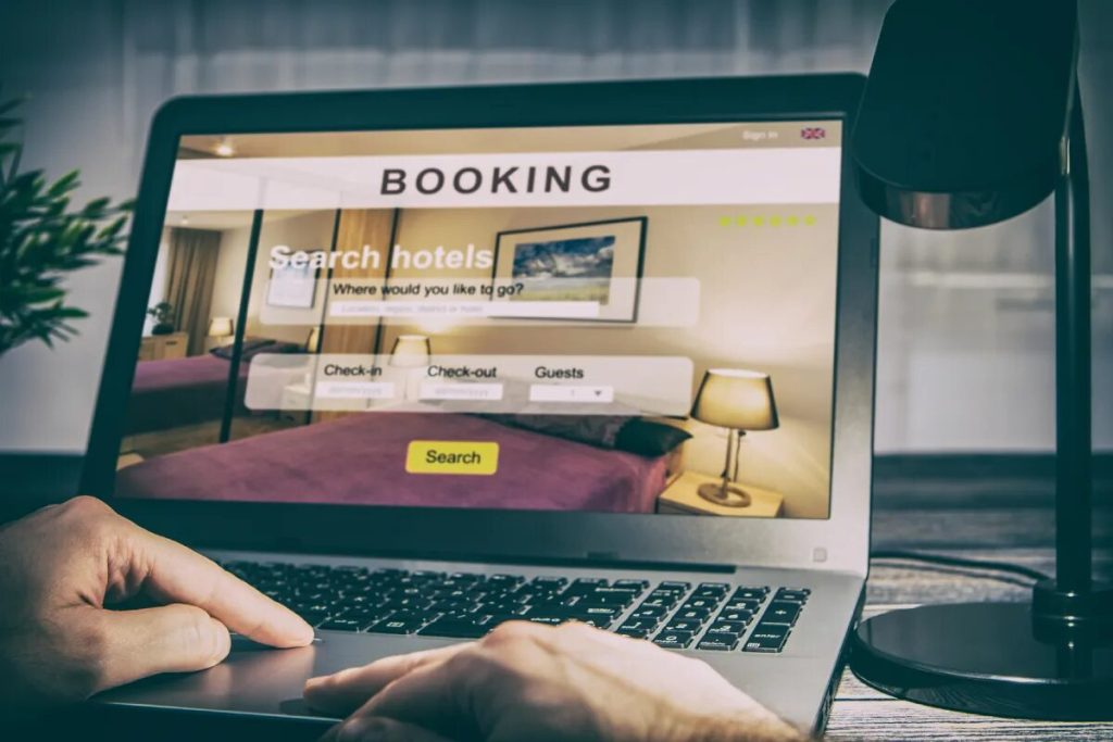 Viac ako 10-tisíc hotelov chce podať žalobu na platformu booking