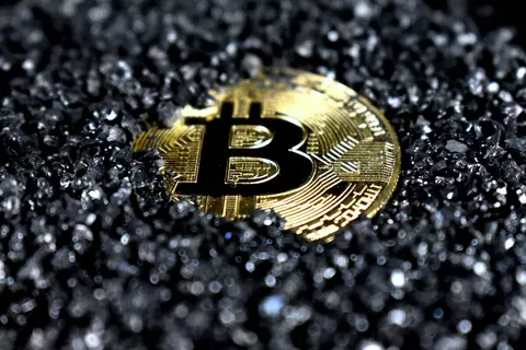 Bitcoin: riziková investícia alebo bezpečný prístav?
