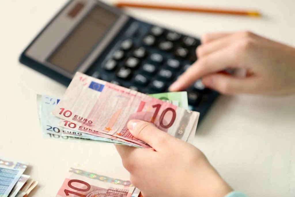 Finančný expert: „Aj keď dokážeme ušetriť len málo, ale robíme to správne, môžeme dosiahnuť dobré výsledky.“