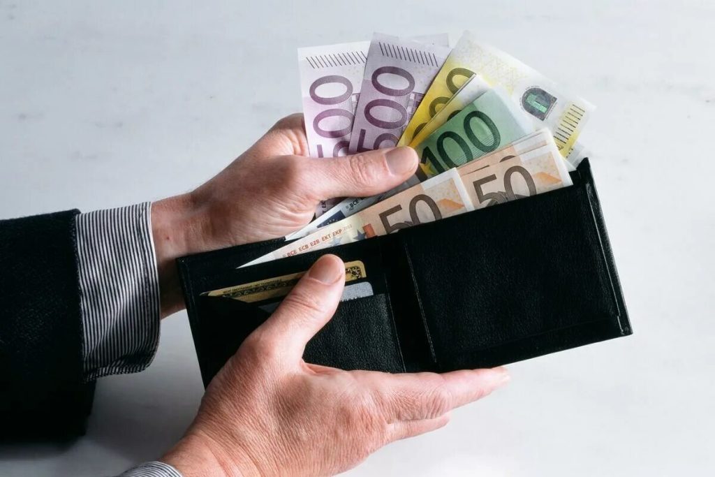 Ak triediš bankovky v peňaženke podľa nominálnej hodnoty, podľa psychológie máš pravdepodobne 4 spoločné črty