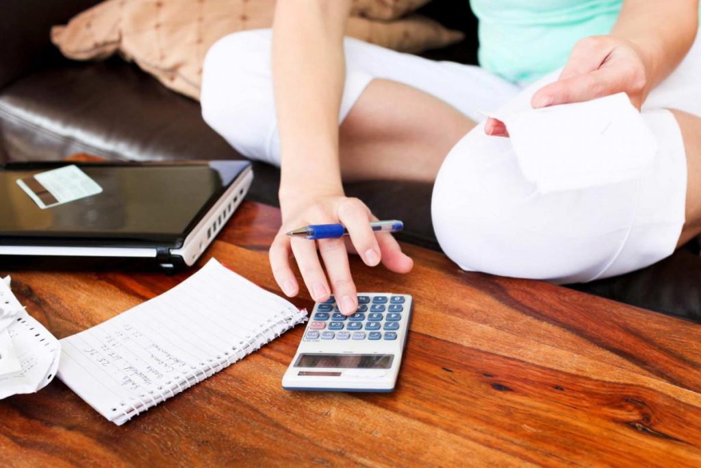 Zmeny, ktoré môžete urobiť vo svojom dennom režime, aby ste mali pod kontrolou „drobné výdavky“