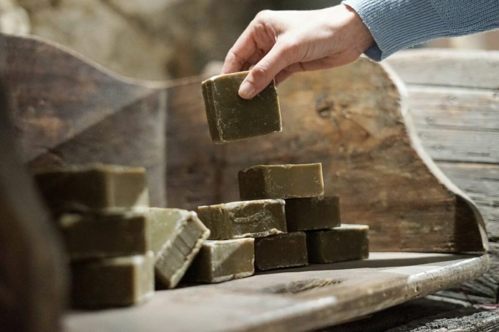 Tip, ako zabrániť vniknutiu hmyzu do domu pomocou produktu, ktorý má každý