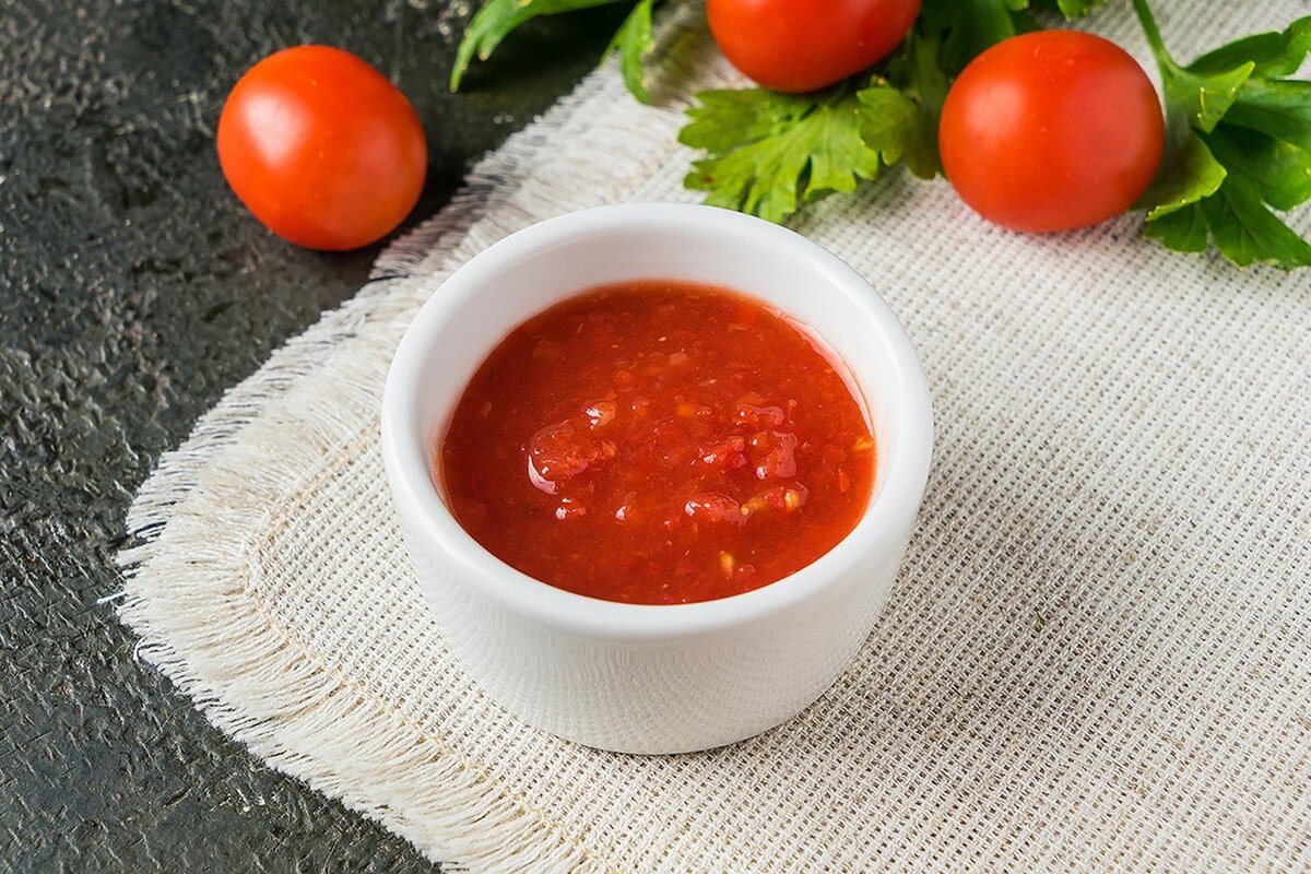 Na konci varenia pridám lyžicu paradajkovej omáčky. Zvýrazní chuť a dodá jedlu zamatovú konzistenciu.