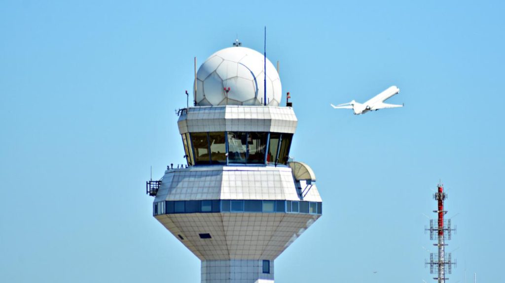 Poruchy GPS nad Baltským morom. NATO pozná zdroj, ale bojí sa reagovať