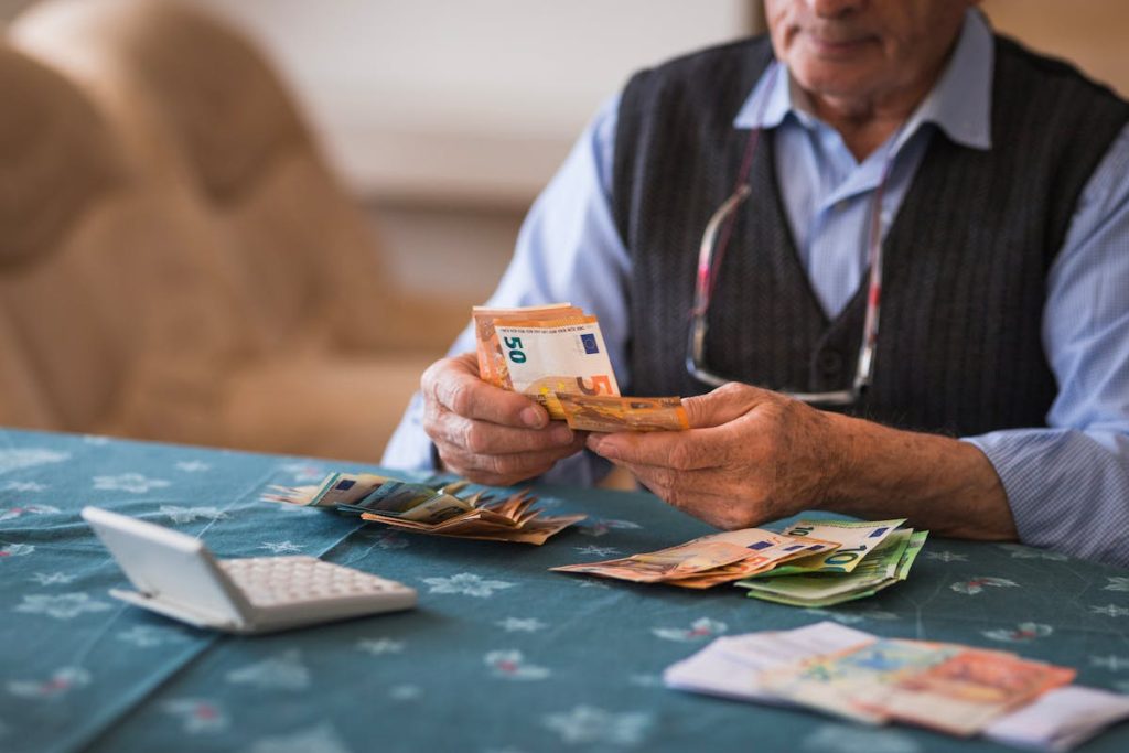 Koľko dôchodcov dostáva dôchodok vyšší ako 3000 eur?